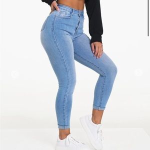 NVGTN Navishape Light Wash Jeans